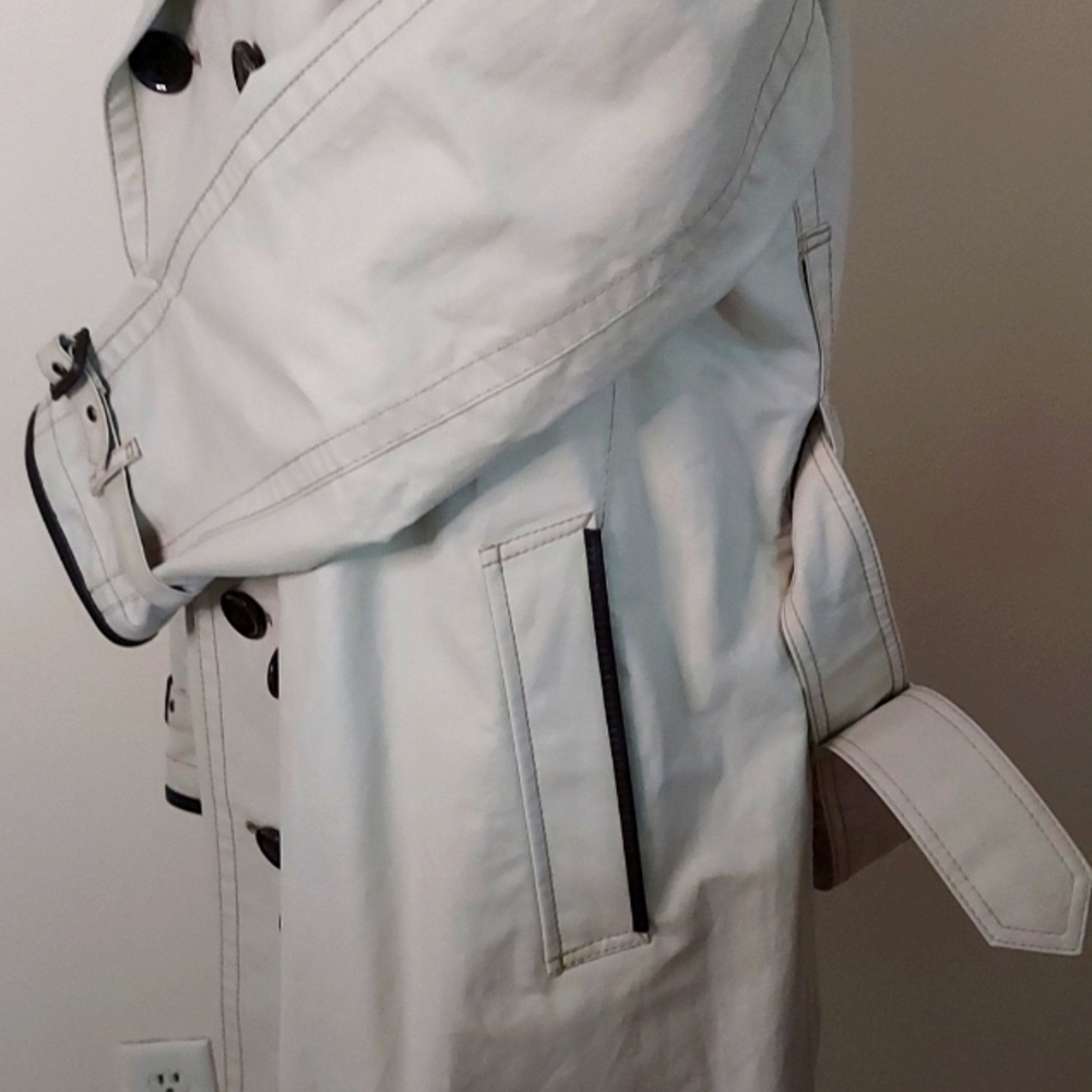 Men's Burberry Trench Coat - Picture 3 of 16